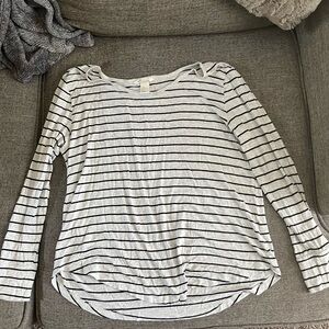 H&M Basic light gray/black striped long sleeve shirt